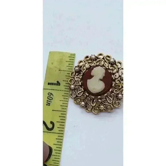 Victorian Revival Gold Cameo Brooch Celluloid & Faux Pearl Filigree Vintage - Picture 6 of 7